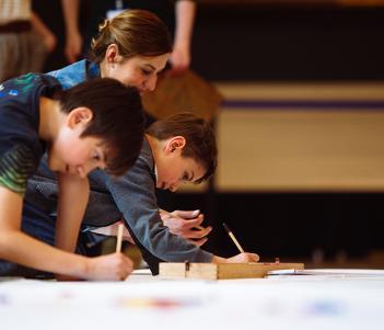 Children drawing int he National Gallery of Ireland